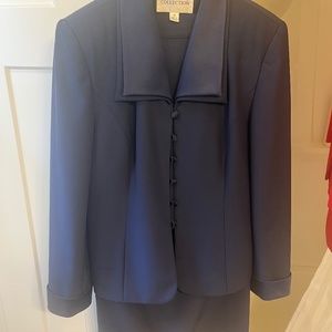 Executive Suit, by Executive Collection. Navy blue suit coat & long skirt. Sz 10